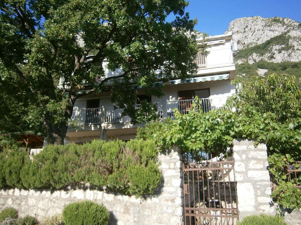 Studios Peric Sveti Stefan Luaran gambar