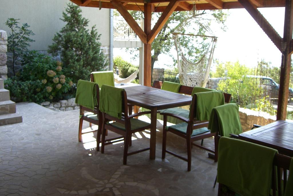 Studios Peric Sveti Stefan Bilik gambar